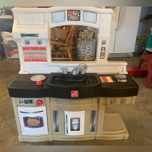 Toddler kitchen set